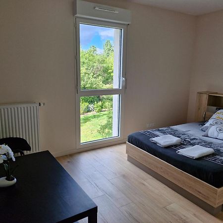Appartement A Floirac Avec 2 Chambres, Un Parking Prive, Une Terrasse, A 5 Minutes En Voiture De L'Arkea Arena De Bordeaux Exterior foto