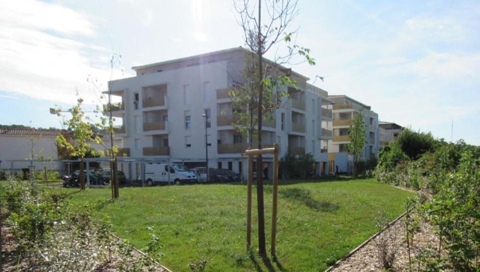 Appartement A Floirac Avec 2 Chambres, Un Parking Prive, Une Terrasse, A 5 Minutes En Voiture De L'Arkea Arena De Bordeaux Exterior foto