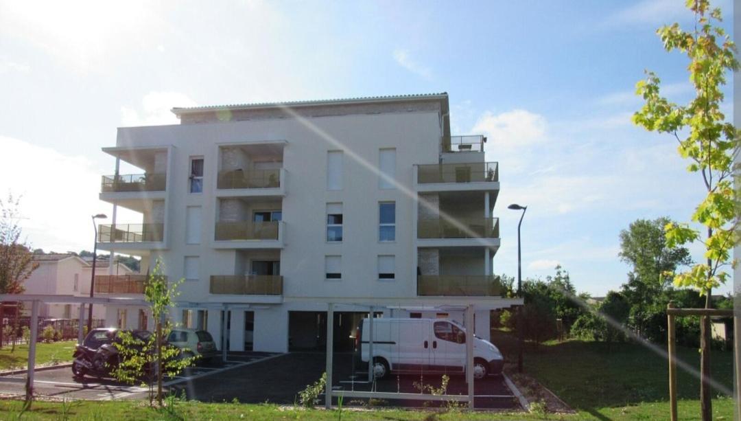 Appartement A Floirac Avec 2 Chambres, Un Parking Prive, Une Terrasse, A 5 Minutes En Voiture De L'Arkea Arena De Bordeaux Exterior foto